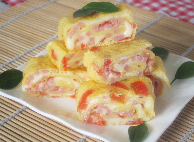 Tomato Cheese Omelette Roll