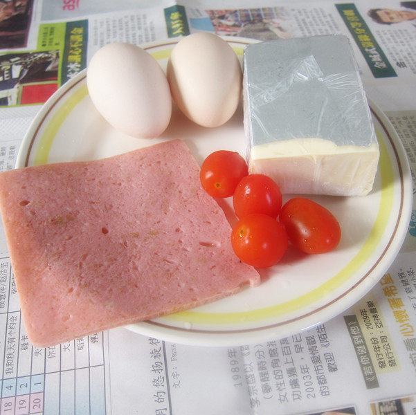 Steps for cooking Tomato Cheese Omelette Roll