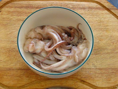 Steps for Making Chive and Squid Steamed Dumplings