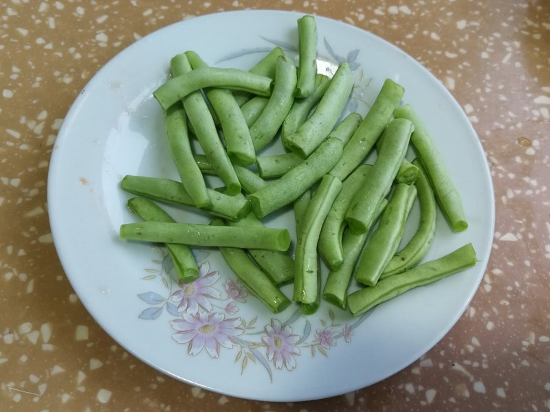 Steps for Cooking Yam and Green Bean Stir-fry