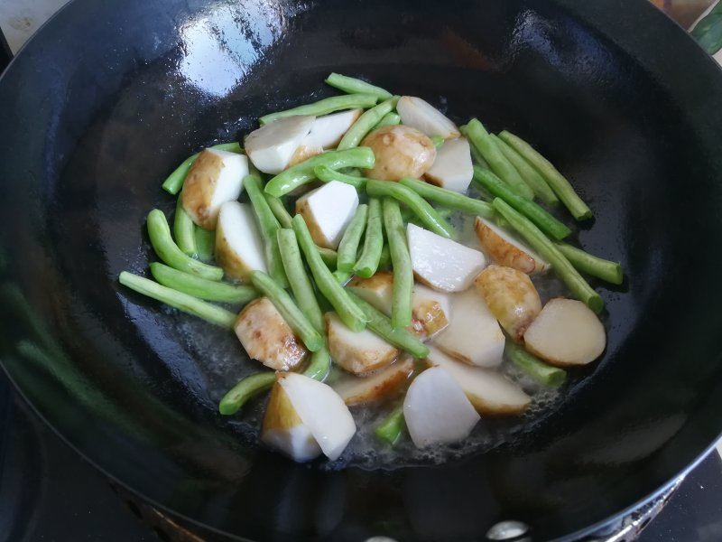 Steps for Cooking Yam and Green Bean Stir-fry