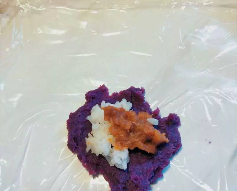 Steps for Making Purple Sweet Potato Rice Ball