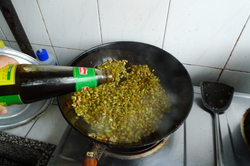 Steps for Cooking Sour String Beans Stir-fried with Diced Pork