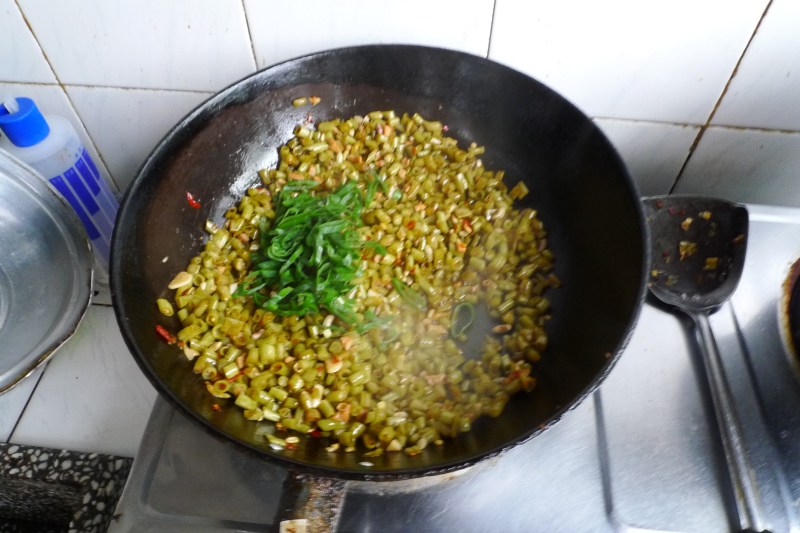 Steps for Cooking Sour String Beans Stir-fried with Diced Pork