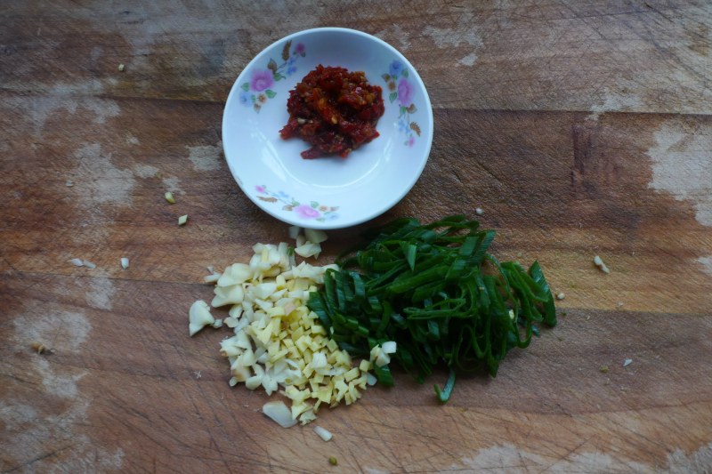 Steps for Cooking Sour String Beans Stir-fried with Diced Pork