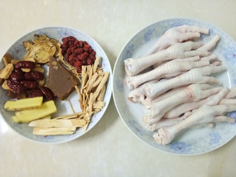 Steps for Making Chinese Medicinal Chicken Feet