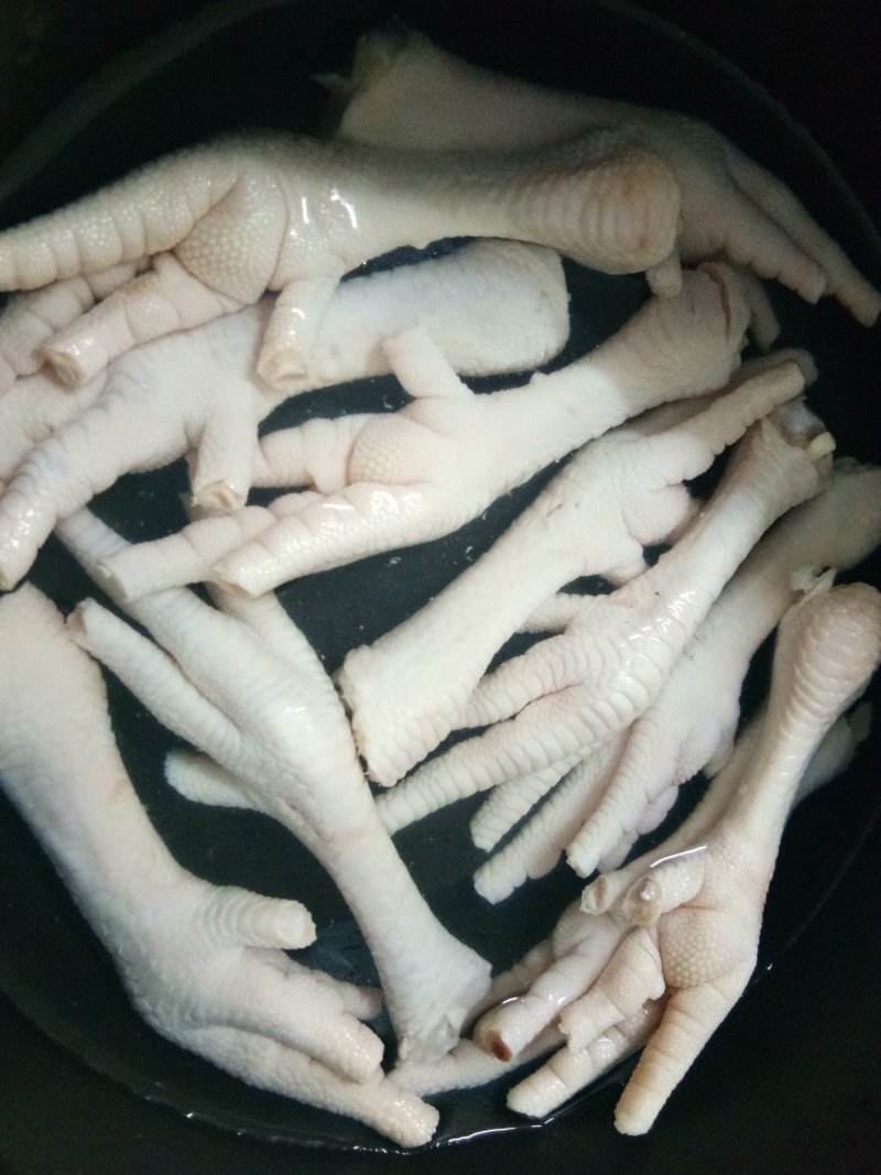 Steps for Making Chinese Medicinal Chicken Feet