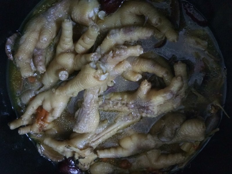 Steps for Making Chinese Medicinal Chicken Feet