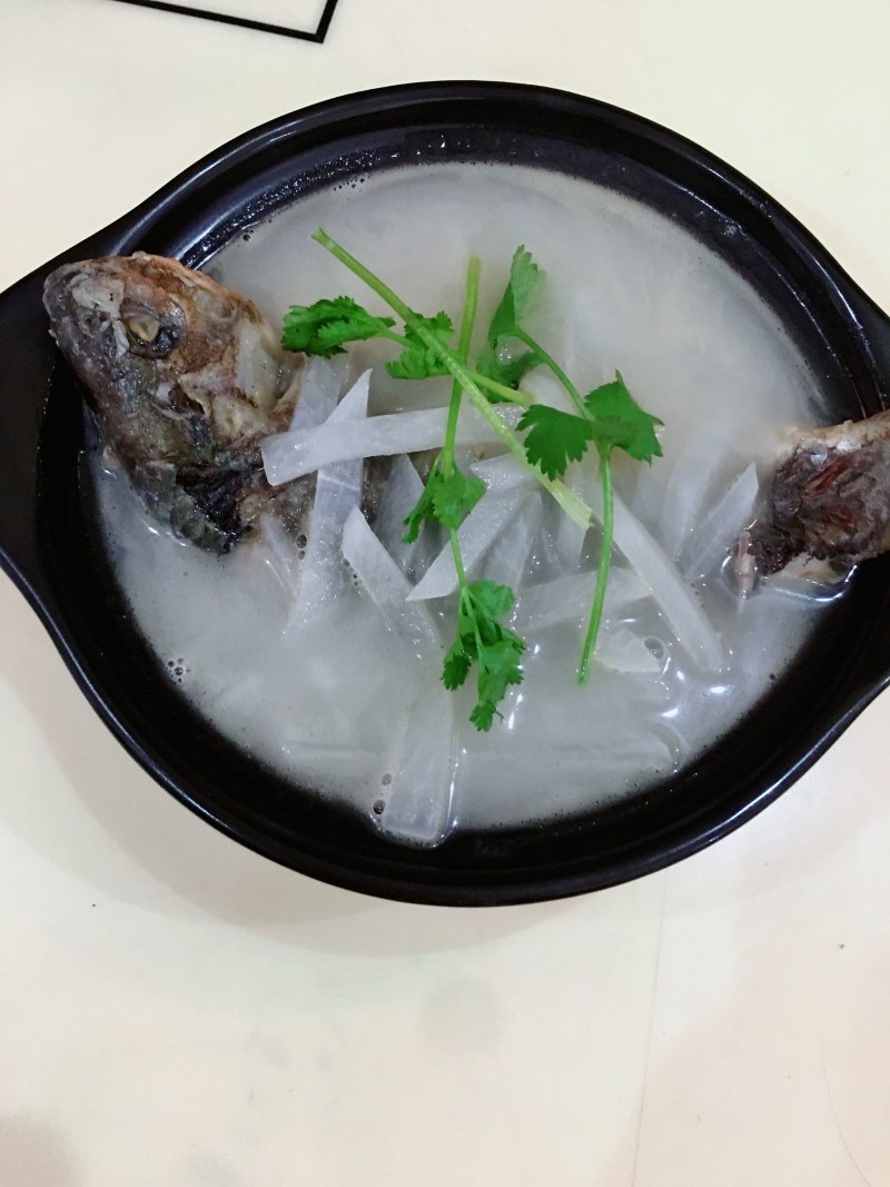 Steps for cooking Radish and Crucian Carp Soup