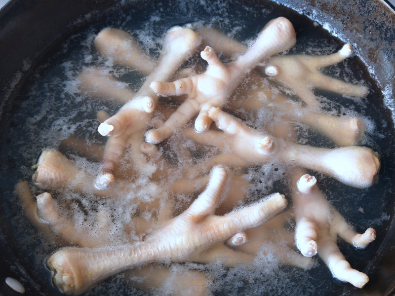 Steps for Making Marinated Chicken Feet