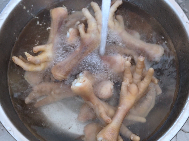 Steps for Making Marinated Chicken Feet