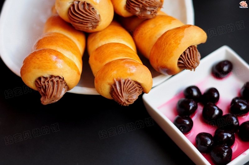 Steps to Make Cocoa Spiral Roll