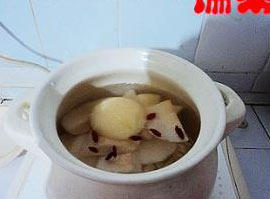 Steps to Make Lotus Root and Pear Rock Sugar Water