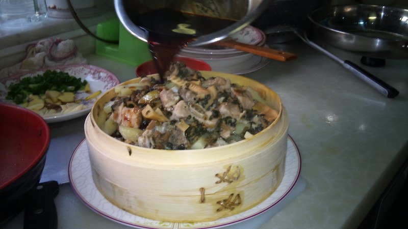 Detailed Steps for Cooking Delicious Steamed Pork Ribs with Dried Mushrooms