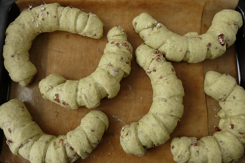 Artemisia Red Bean Bun Making Steps