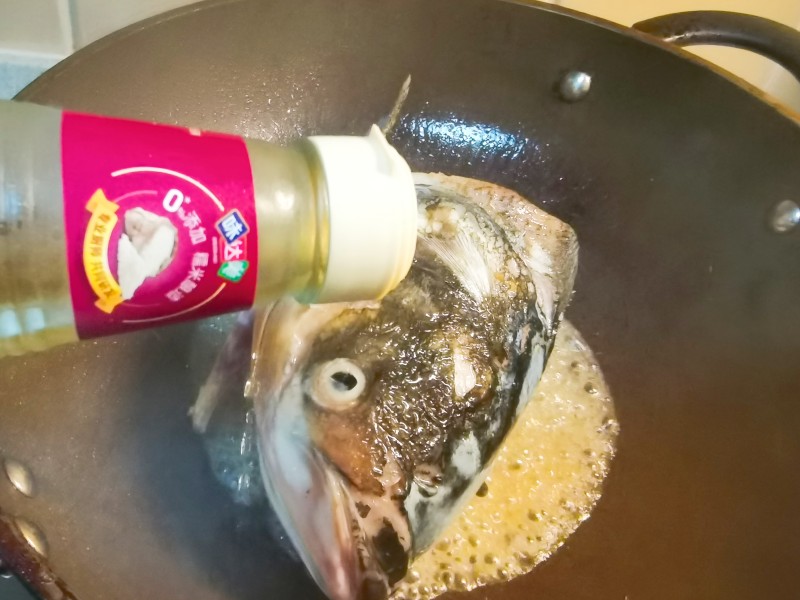 Brain-Boosting Health Recipe: Tianma Fish Head Soup - Cooking Steps