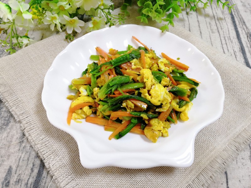 Spinach Stems Stir-fried with Eggs