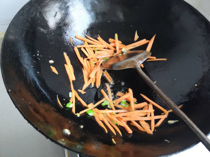 Steps for Cooking Spinach Stems Stir-fried with Eggs