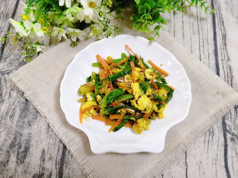 Spinach Stems Stir-fried with Eggs