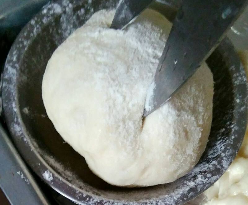 Steps for Making Cheese Lava Bread with Ice Cream