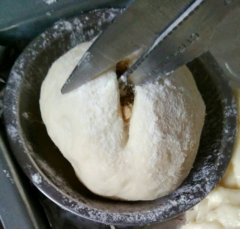 Steps for Making Cheese Lava Bread with Ice Cream