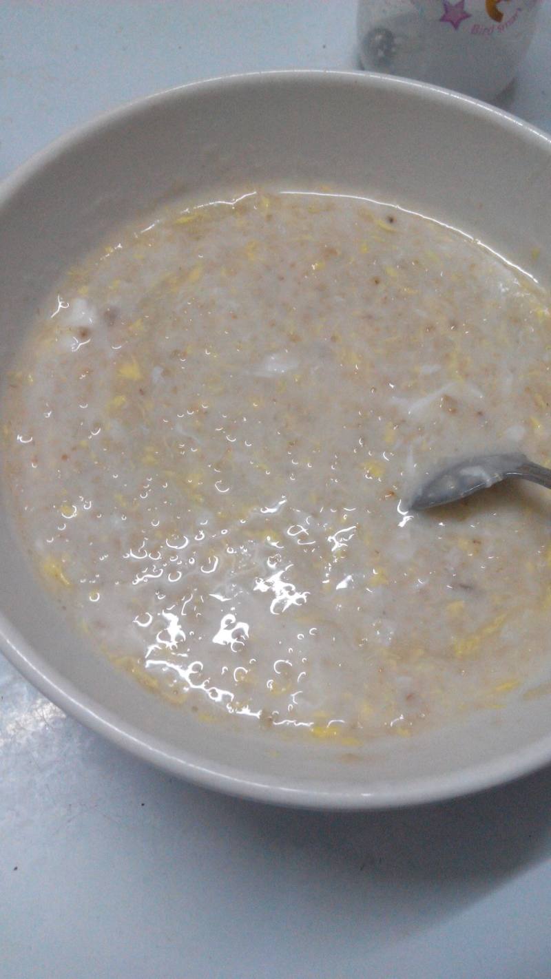 Steps for making Milk, Egg and Oatmeal Porridge