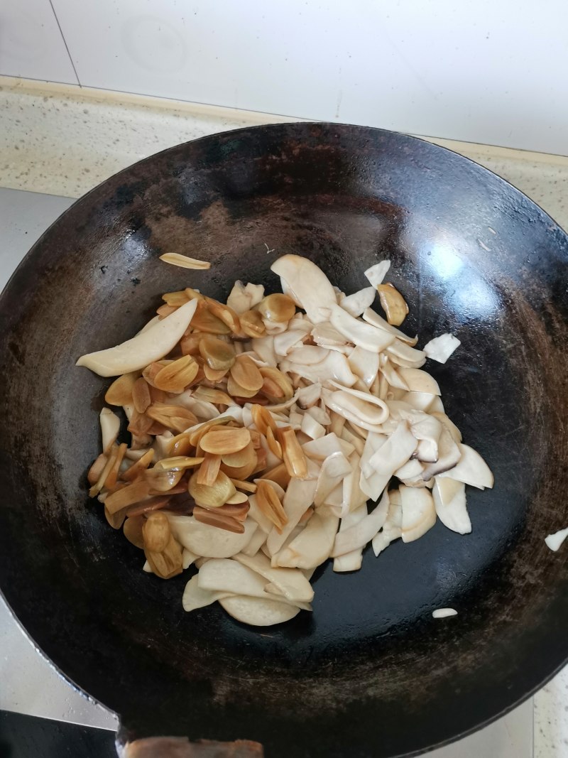 Laba Garlic Stir-Fried King Oyster Mushrooms Steps