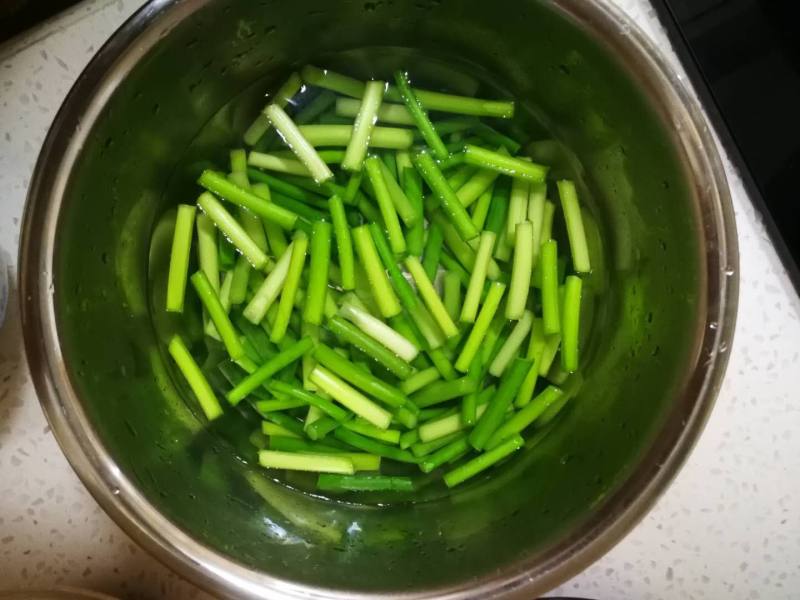 Steps for Stir-Fried Garlic Scapes with Five-Spice Tofu