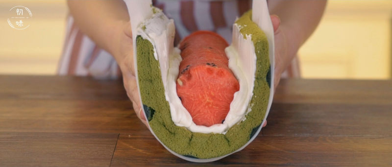 Steps to Make Cute Watermelon Cake Roll