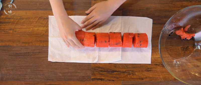 Steps to Make Cute Watermelon Cake Roll