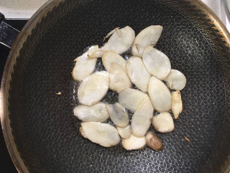 Stir-fried Shiitake Mushrooms and Bell Peppers Steps