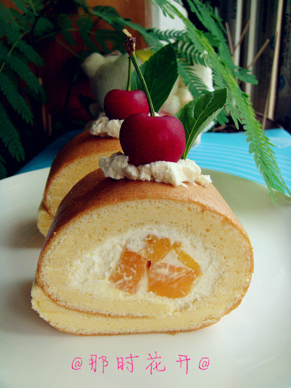 Mango Cream Roll