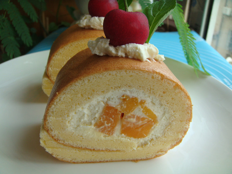 Mango Cream Roll