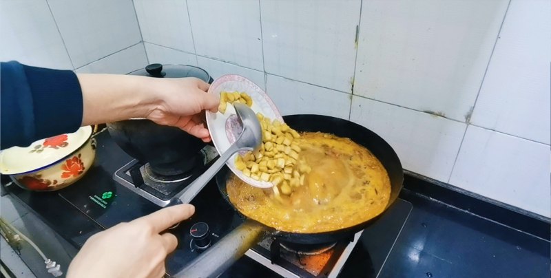 Step-by-Step Cooking Instructions for Sautéed Vegetarian 'Saozi' with Sesame