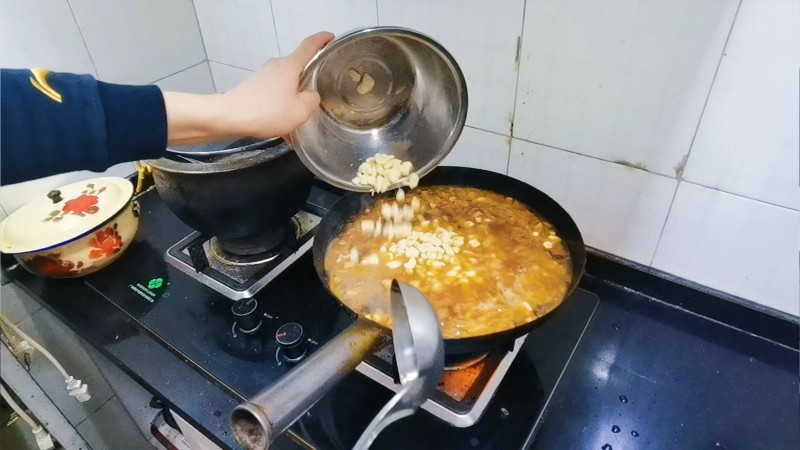 Step-by-Step Cooking Instructions for Sautéed Vegetarian 'Saozi' with Sesame