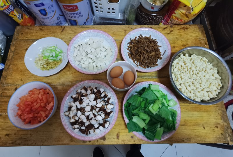 Step-by-Step Cooking Instructions for Sautéed Vegetarian 'Saozi' with Sesame