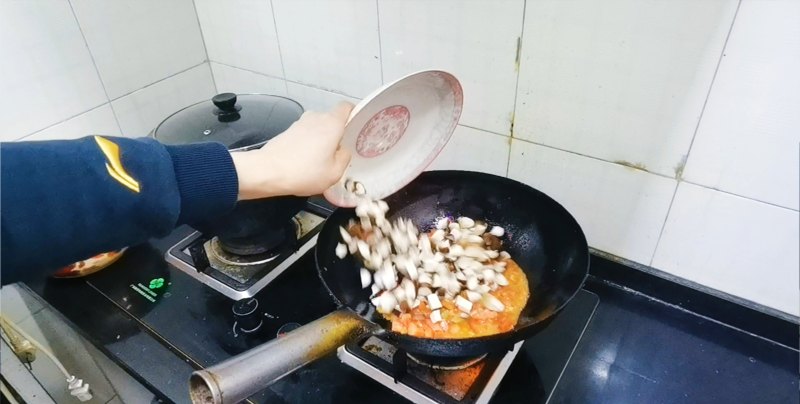 Step-by-Step Cooking Instructions for Sautéed Vegetarian 'Saozi' with Sesame