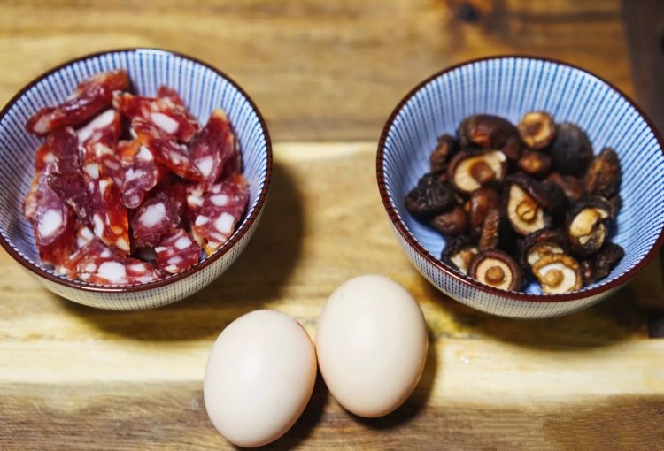 Steps for Making Shiitake Mushroom and Chinese Sausage Rice