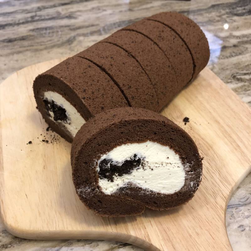 Oreo Chocolate Cream Cake Roll
