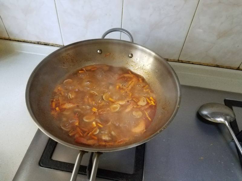 Steps for Cooking Thai Tom Yum Soup