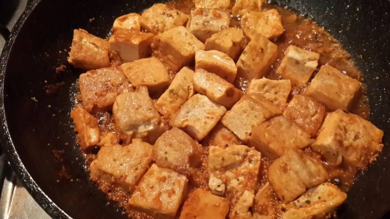 Steps for Making Flying Fish Roe Braised Tofu