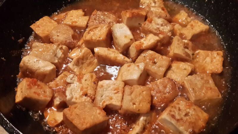 Steps for Making Flying Fish Roe Braised Tofu