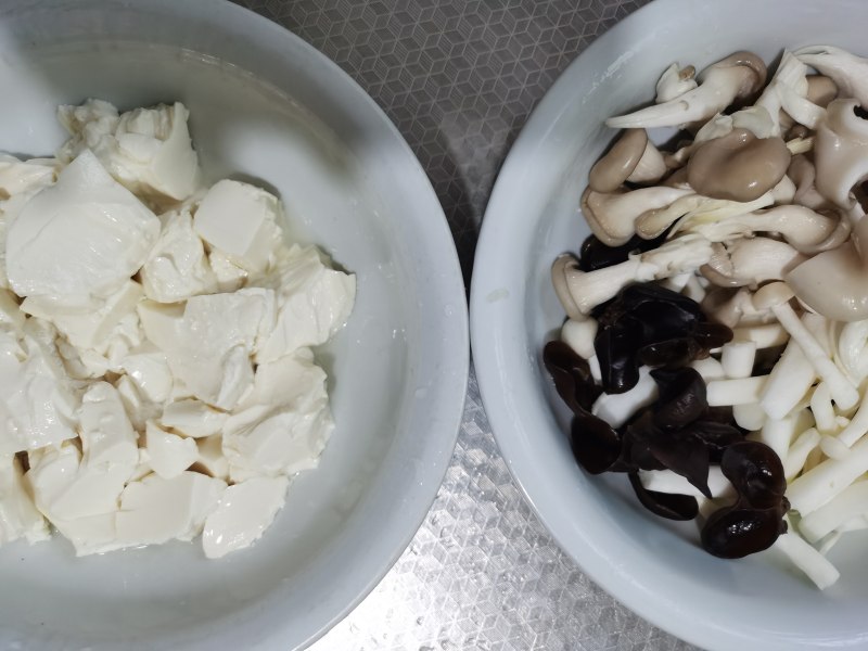 Steps for Cooking Mushroom and Tofu Soup