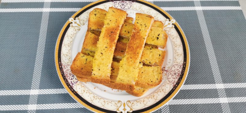 Quick and Easy Garlic Breadsticks