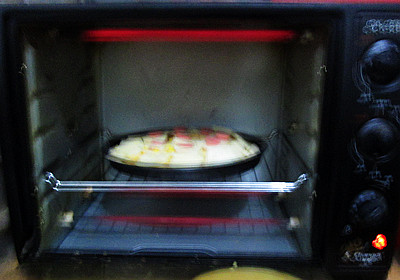 Chicago-style Sausage and Apple Pizza Cooking Steps