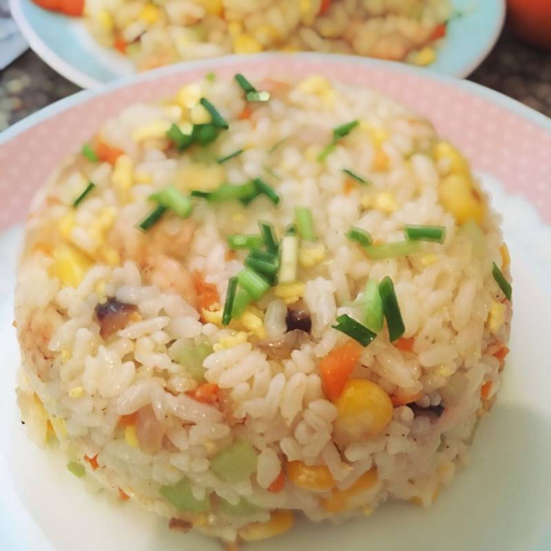 Steps for Making Shrimp and Colorful Fried Rice