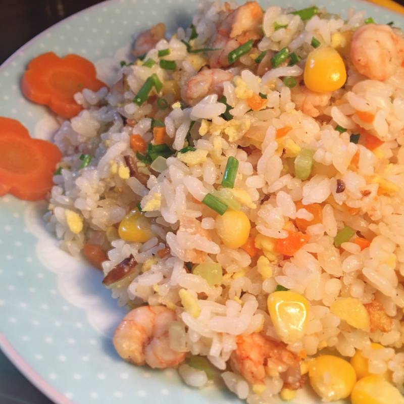 Steps for Making Shrimp and Colorful Fried Rice