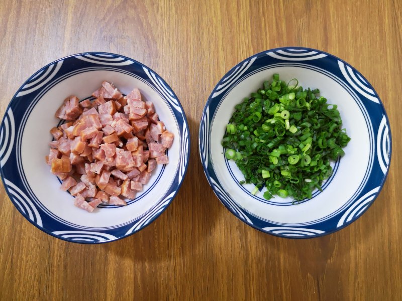 Step-by-Step Instructions for Making Beef and Scallion Rolls