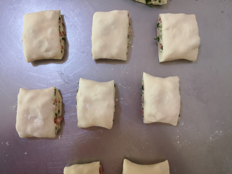 Step-by-Step Instructions for Making Beef and Scallion Rolls