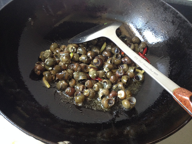 Steps for Making Spicy Snail Noodles